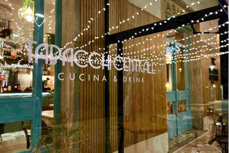 Dettaglio ingresso tabacchi centrale